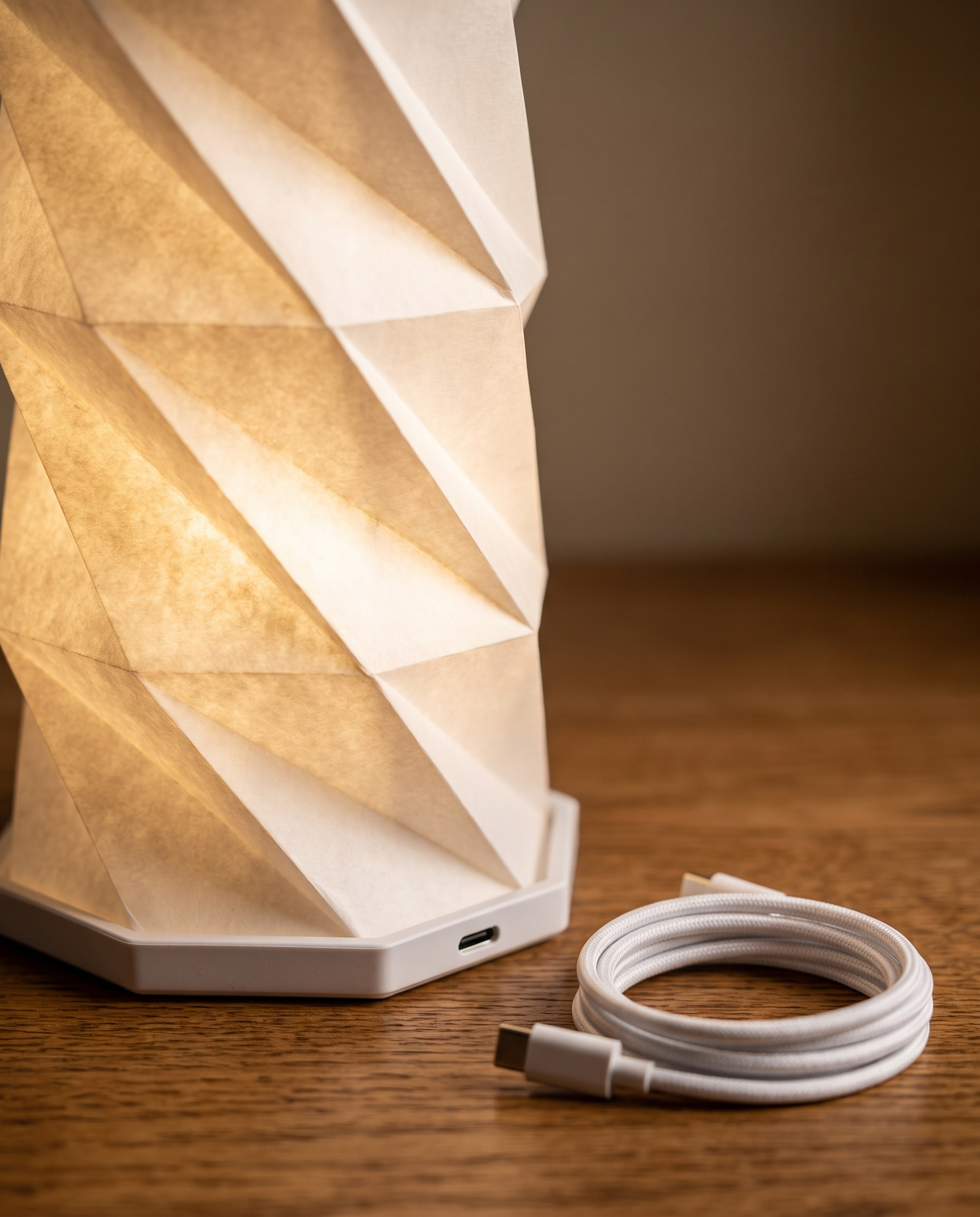 Lumina Fold USB-C pleats